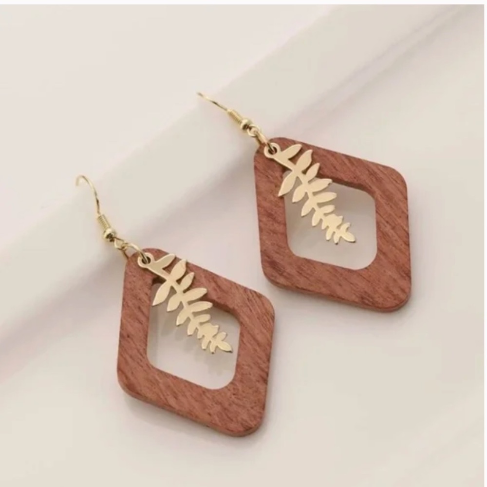 ❤️FREE Wooden Leaf Wood Boho Peasant Faux Hipster Chic Artsy Plant Drop Earrings
